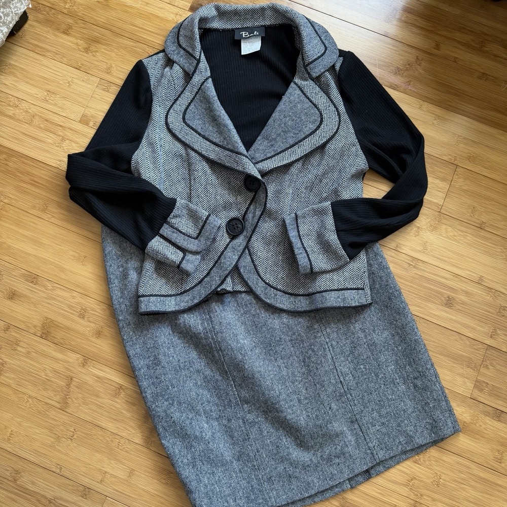 Bali Women's 2 Pc Skirt Suit Size 10 Gray‎ Herringbone Blazer Knit Stretch